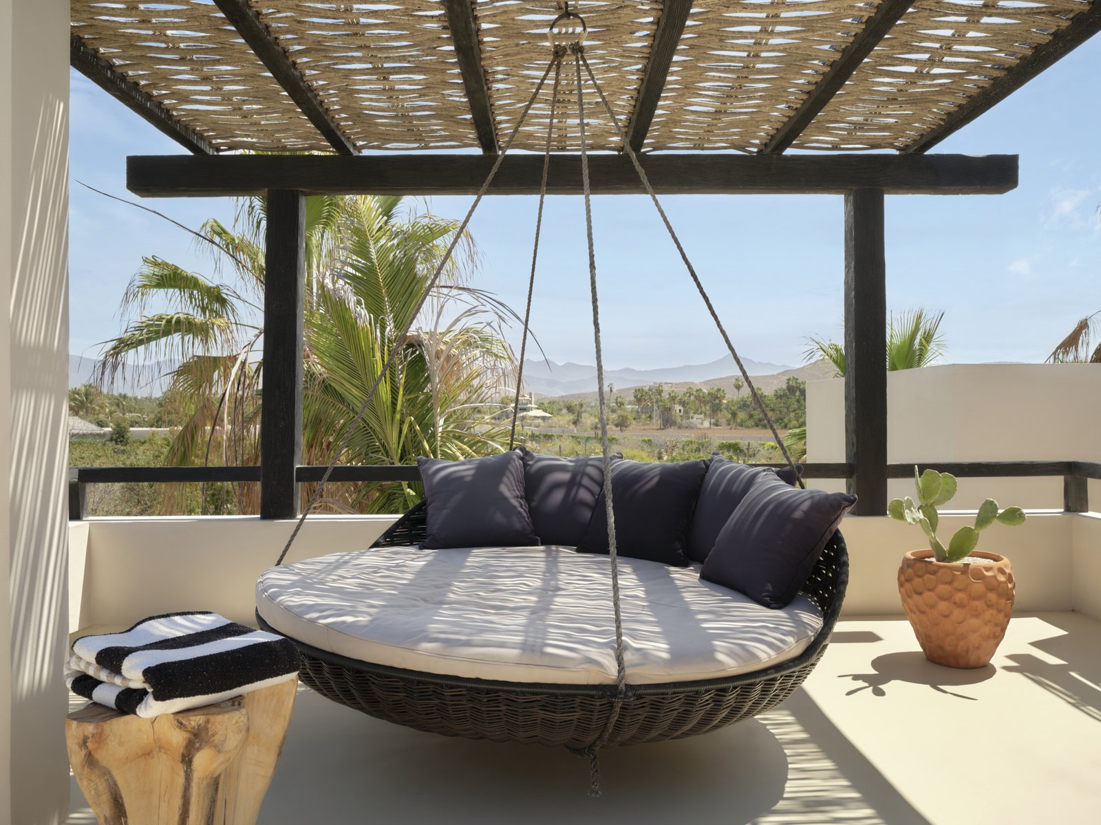 20240317_Kimpton_Mas_Olas_08_344_King_Oceanview_Rooftop_1794_EDIT_2HiRes